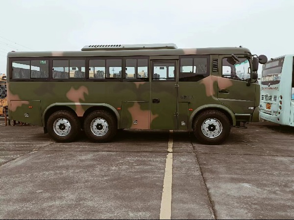 东风六驱森林越野运兵车