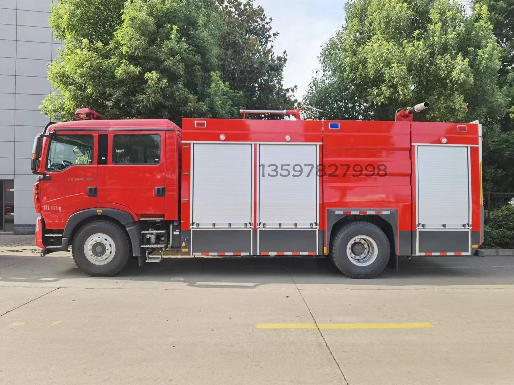 豪沃7吨干粉水联用消防车
