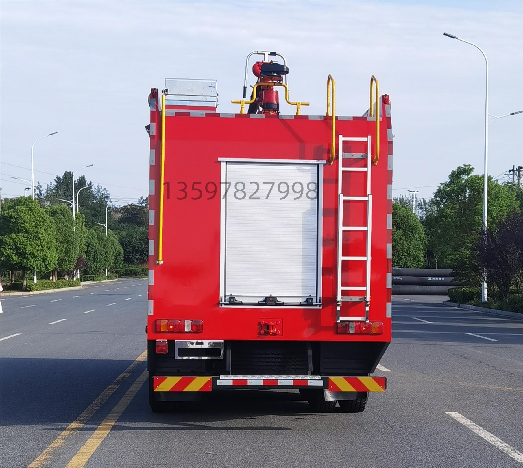 豪沃18吨六驱越野泡沫消防车
