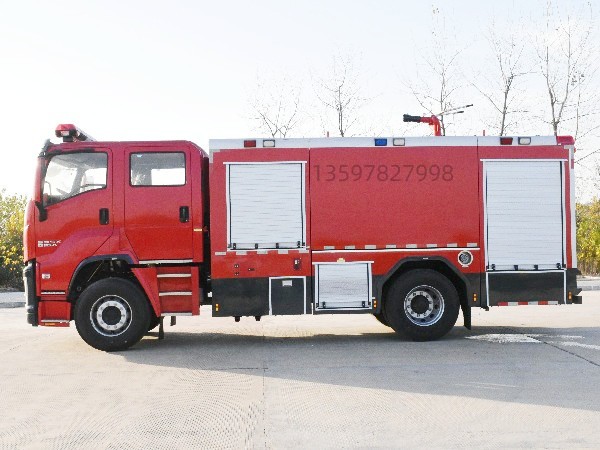 五十铃8.5吨水罐消防车