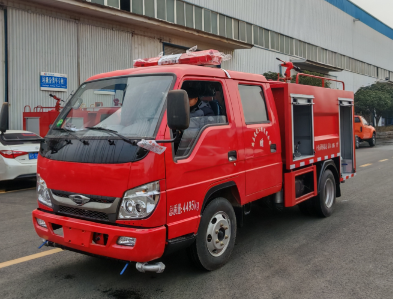 福田双排蓝牌2吨消防洒水车