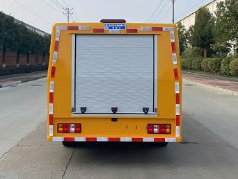 东风日产前突皮卡抢险救援车