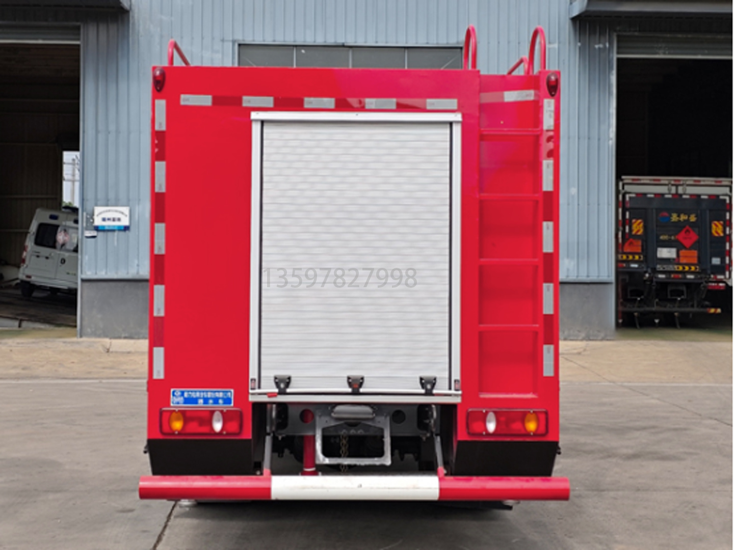 东风5.5吨双排座森林消防车