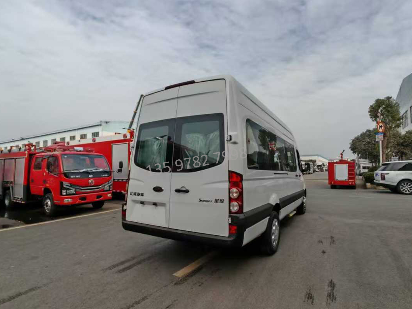 江淮13-17座森林消防运兵车