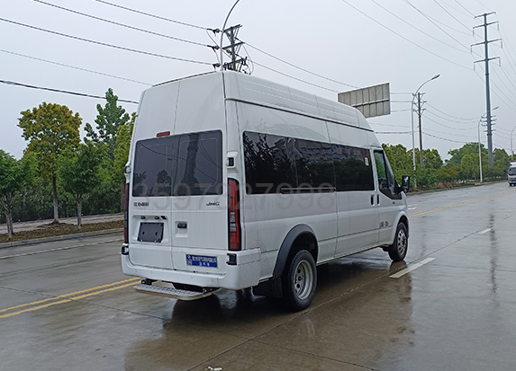 江铃10-15座森林消防运兵车