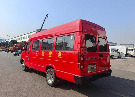依维柯10-14座运兵车
